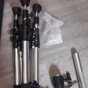 TRIPOD FOR COSMETOLOGY CLASS